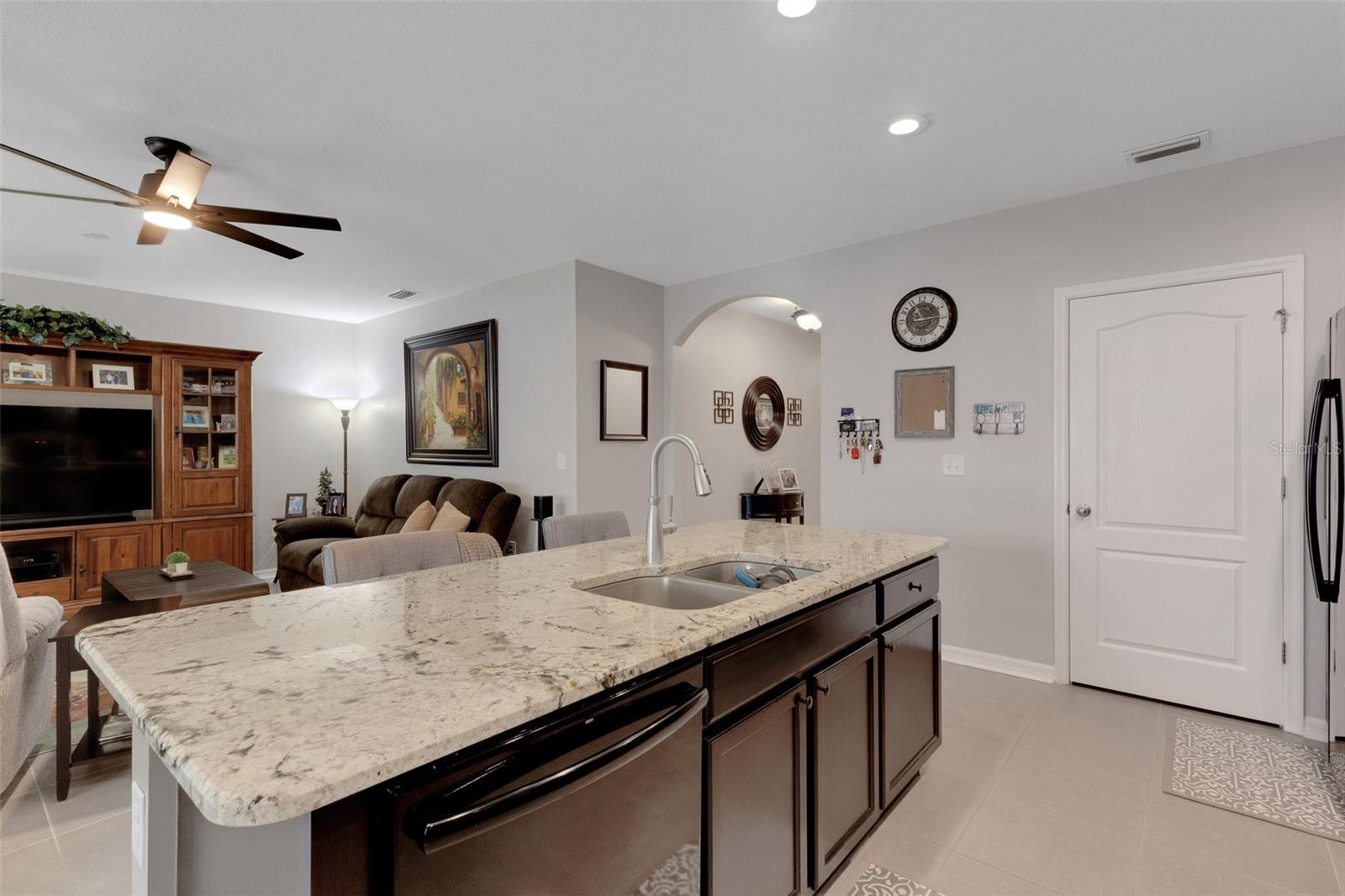 Listing photo id 6 for 5111 11th Street E