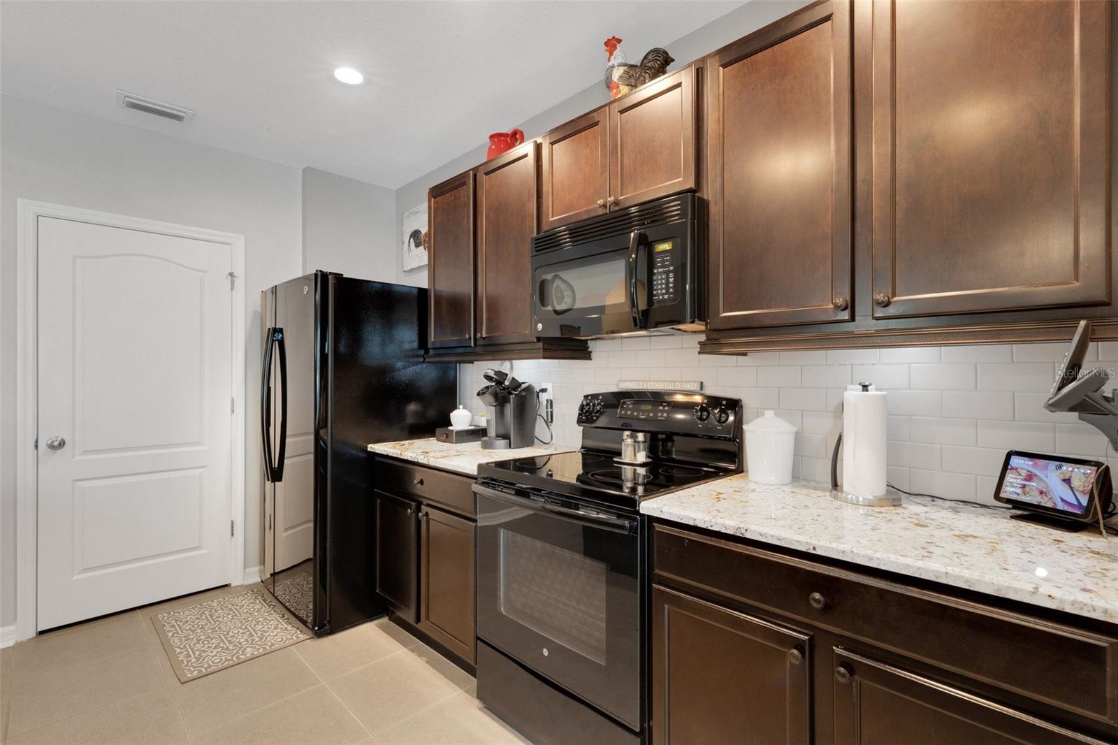 Listing photo id 7 for 5111 11th Street E