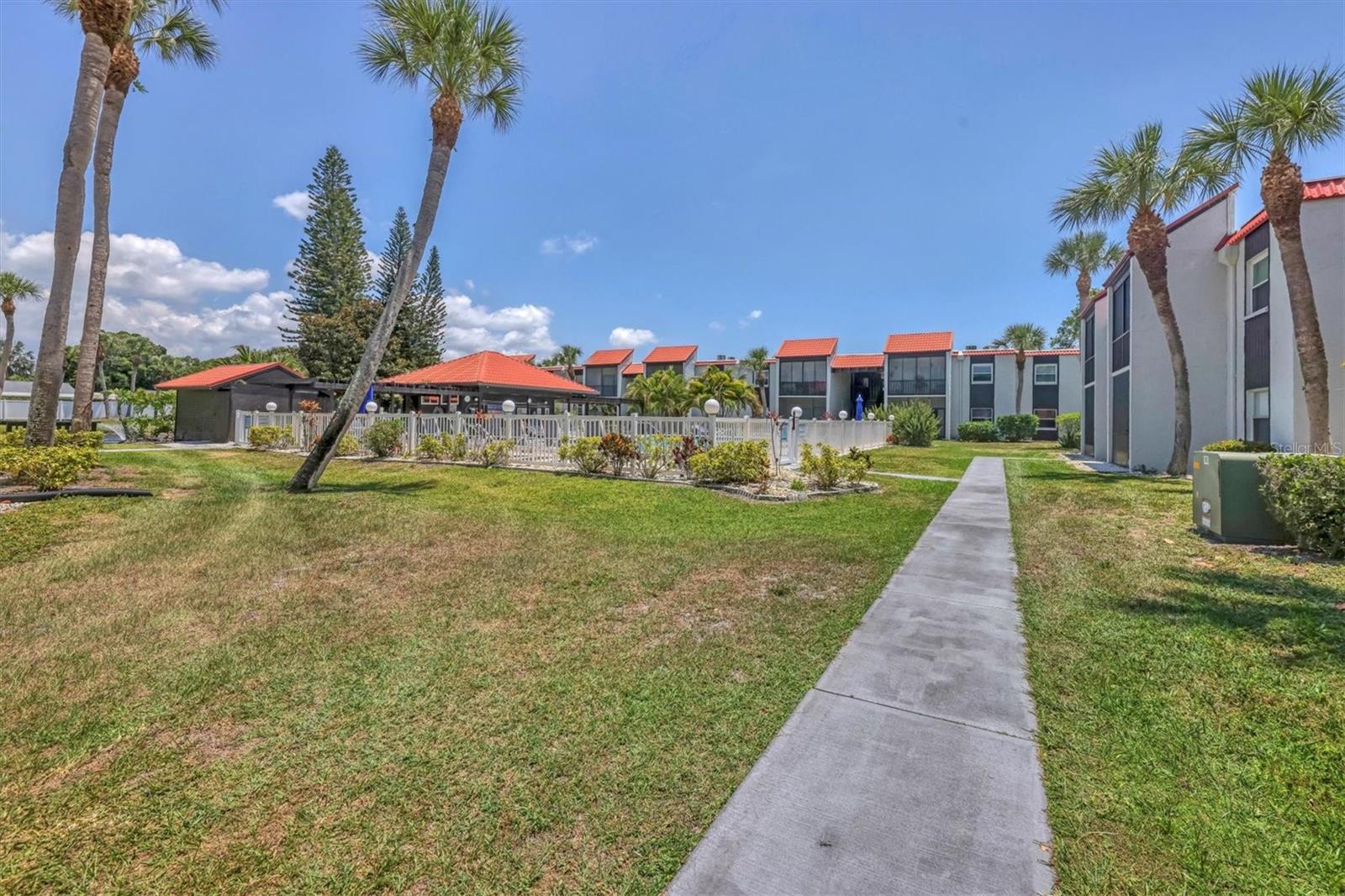 Image 18 of 25 For 3269 Beneva Road 203