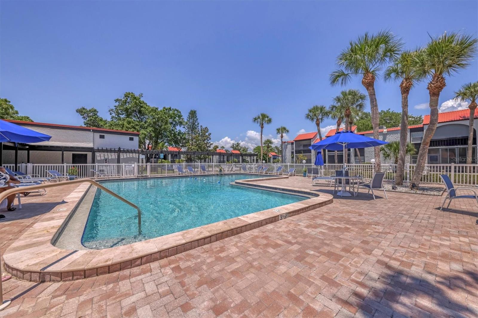 Image 21 of 25 For 3269 Beneva Road 203