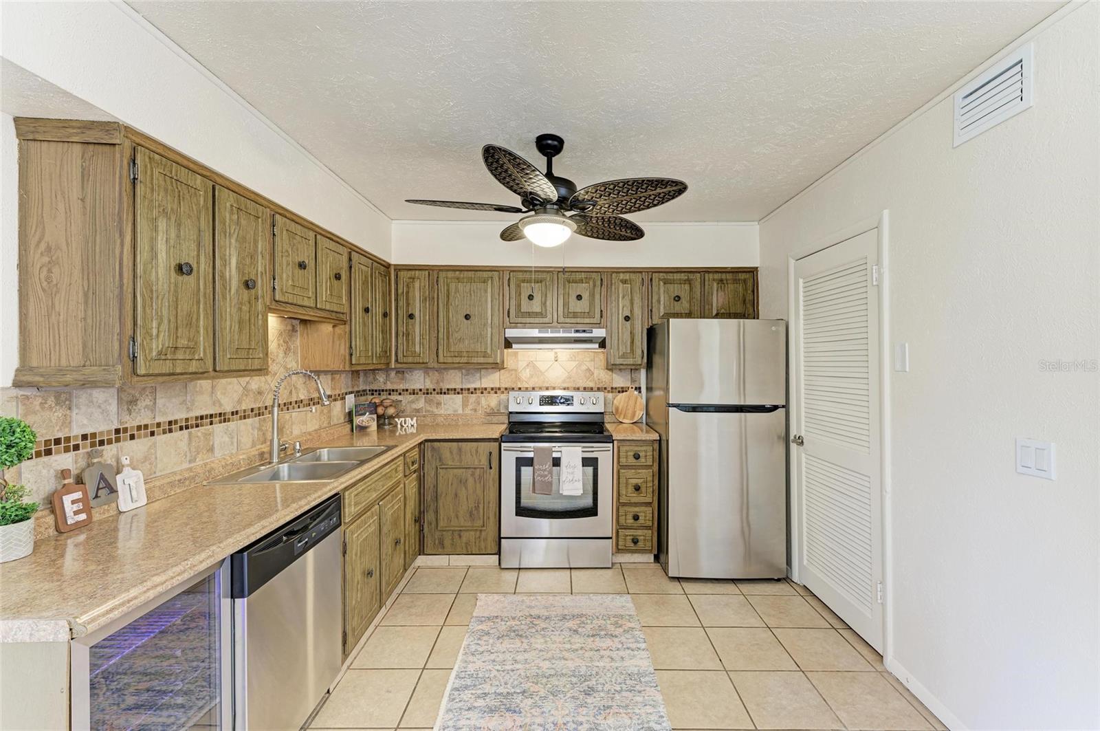 Image 13 of 37 For 4381 Sandner Drive