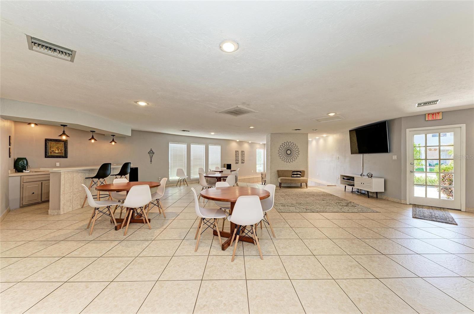 Image 34 of 37 For 4381 Sandner Drive