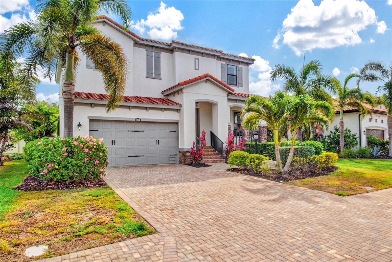Image 2 of 54 For 5823 Title Row Drive