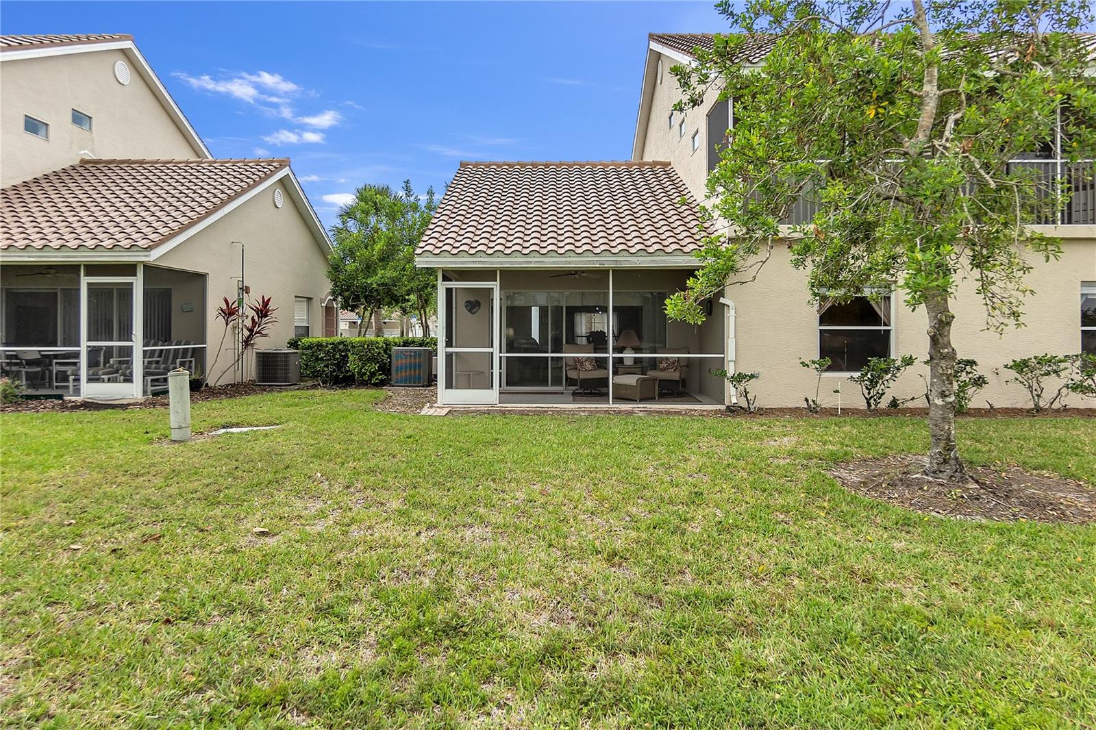 Image 6 of 40 For 7637 Sweetbay Circle