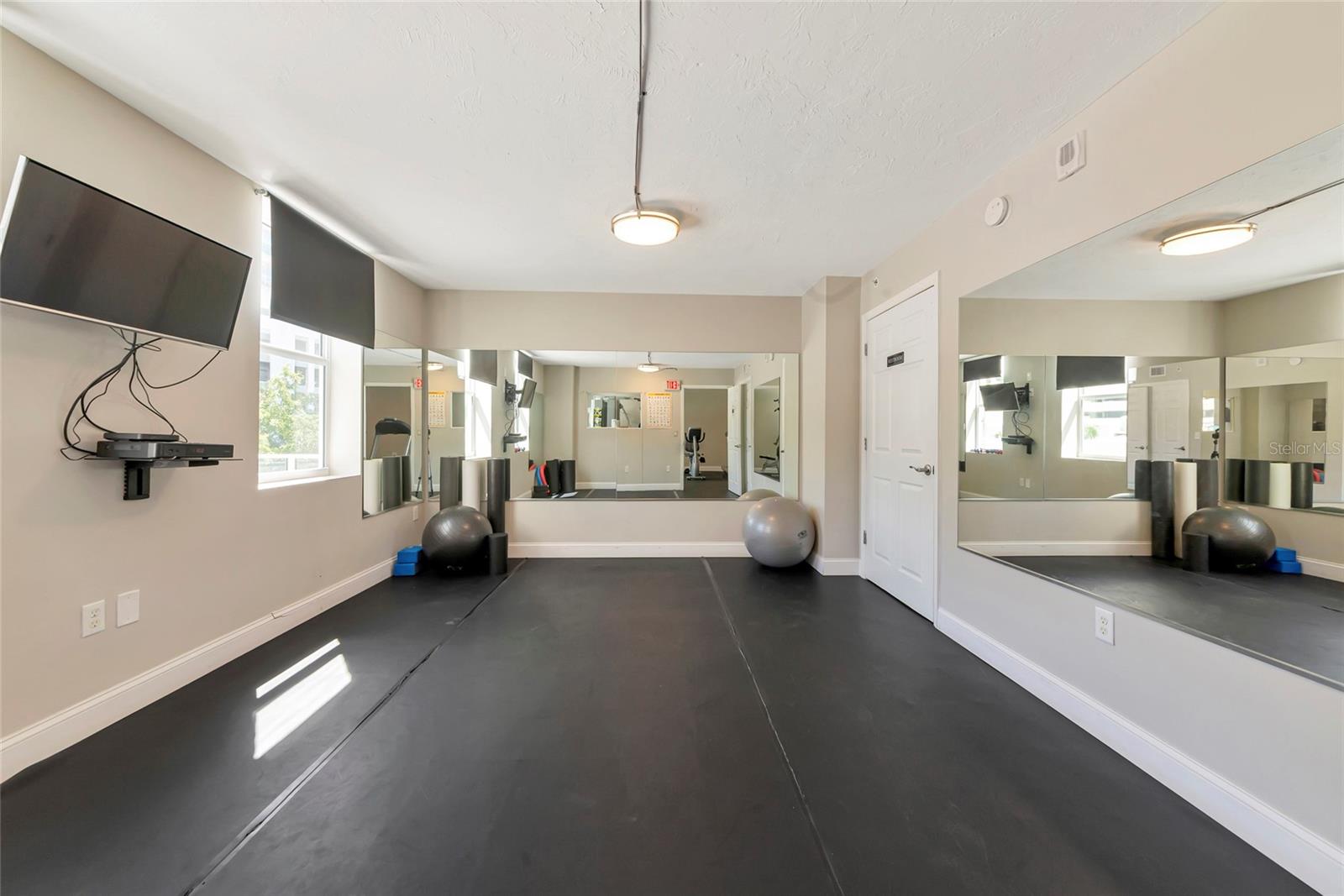 Image 18 of 86 For 101 Gulfstream Avenue 16c