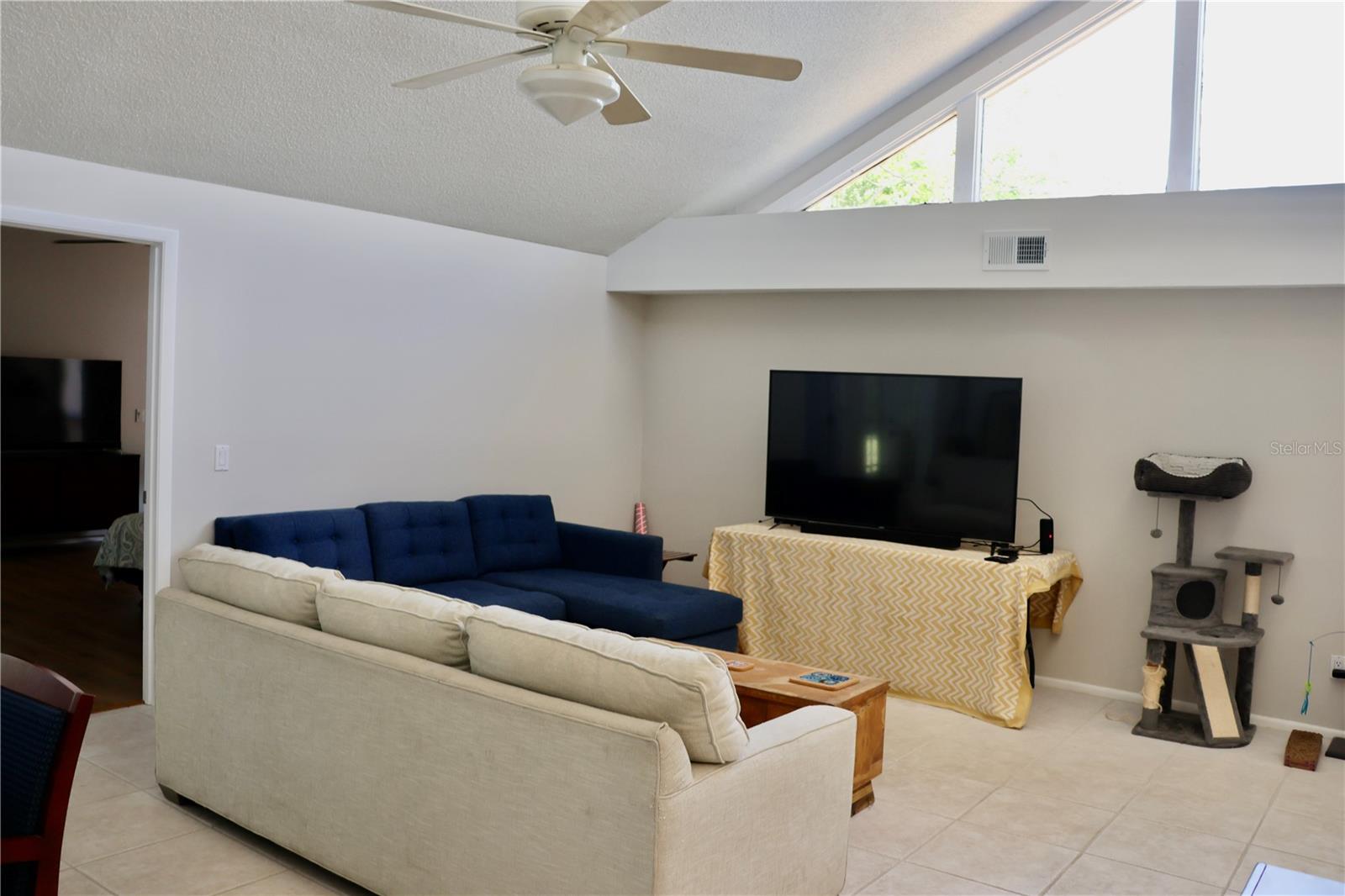 Image 10 of 28 For 8232 Country Oaks Court