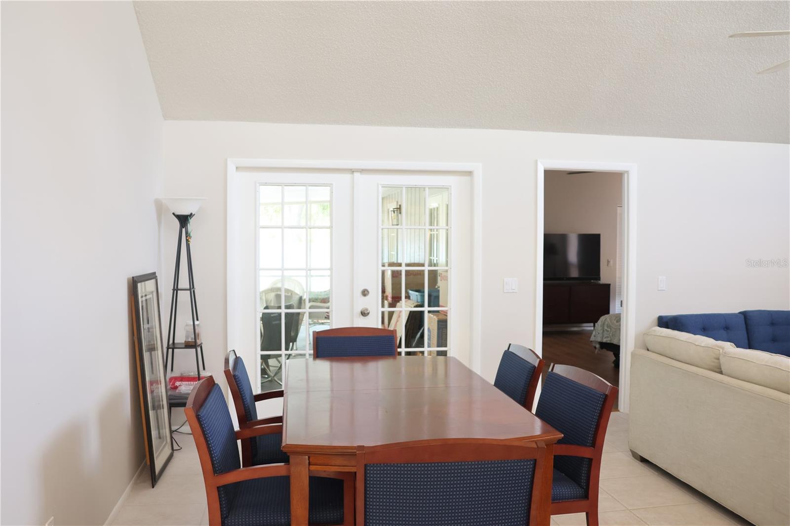 Image 13 of 28 For 8232 Country Oaks Court