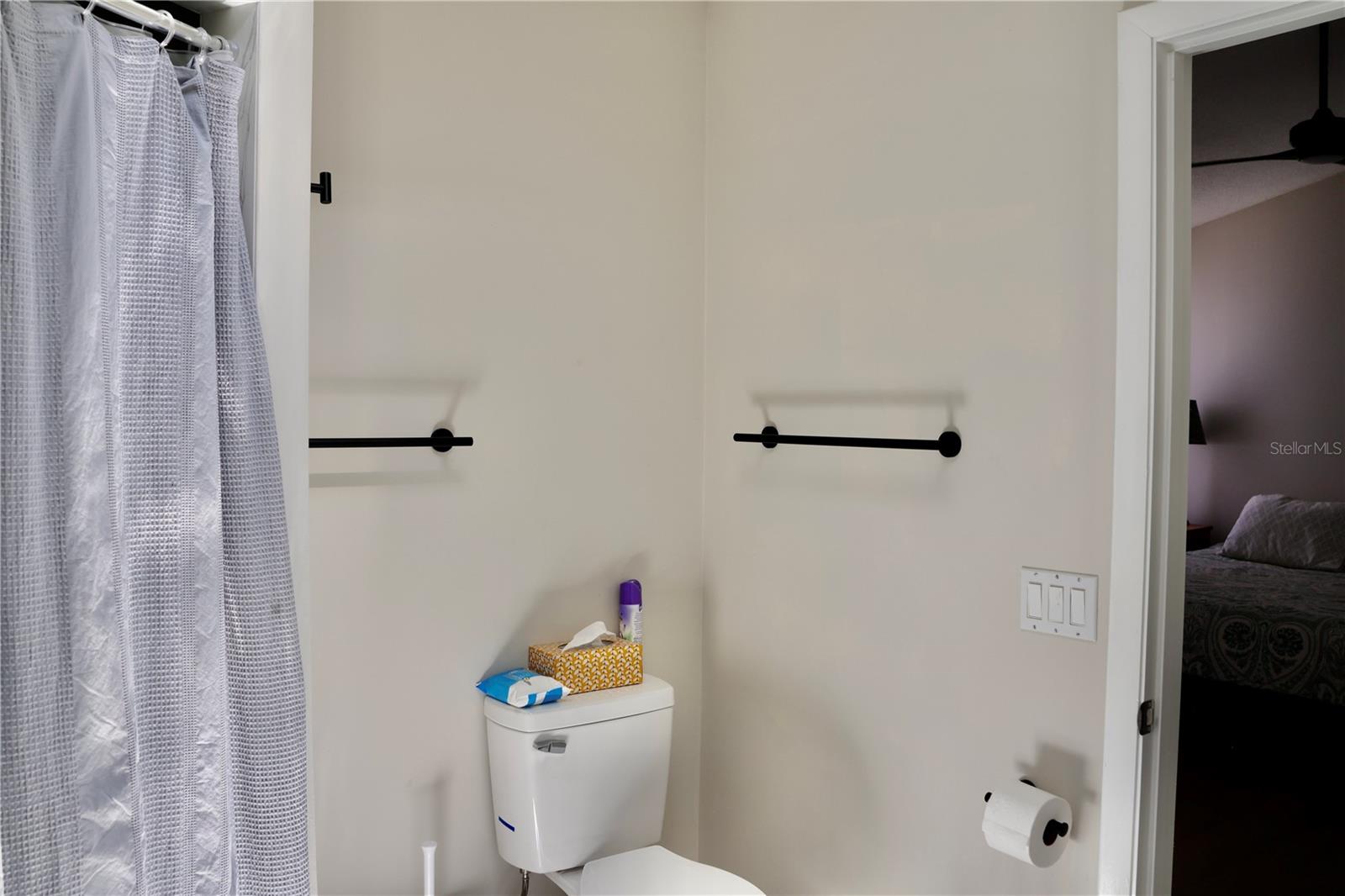 Image 18 of 28 For 8232 Country Oaks Court