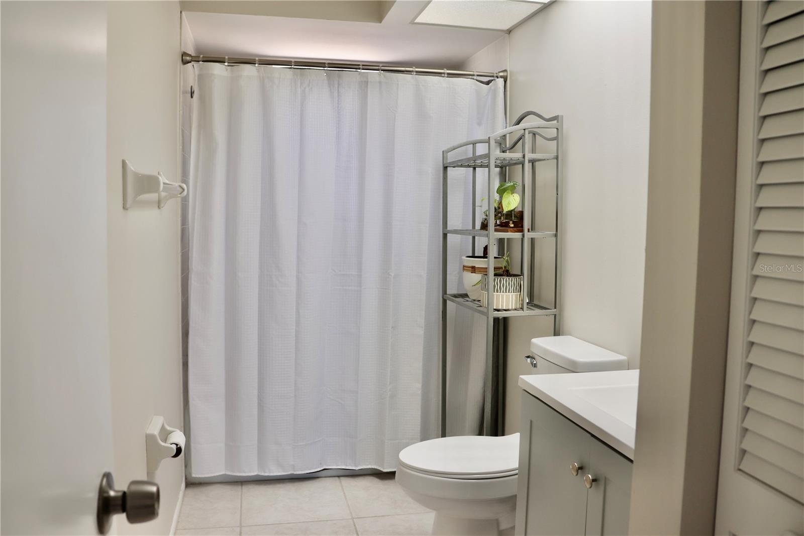 Image 21 of 28 For 8232 Country Oaks Court