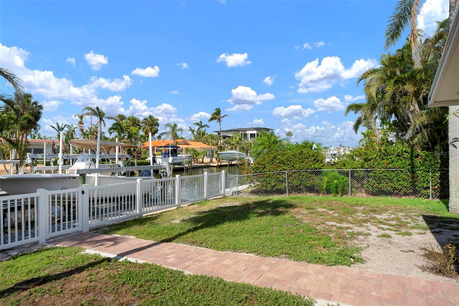 Image 41 of 53 For 602 Baronet Lane