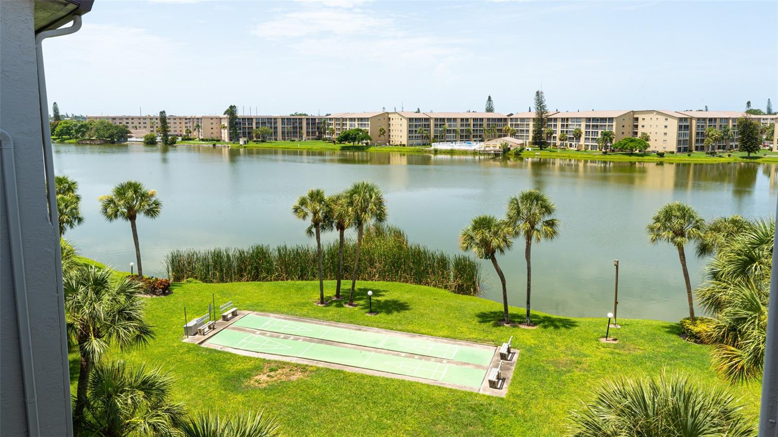 Image 22 of 37 For 3740 Lake Bayshore Drive 501