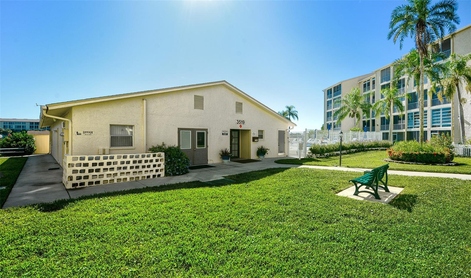 Image 27 of 37 For 3740 Lake Bayshore Drive 501
