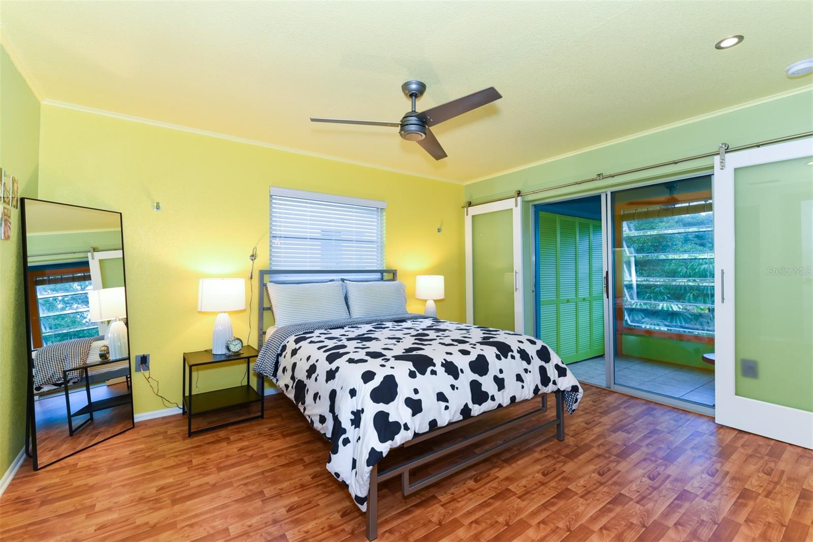 Image 8 of 37 For 3740 Lake Bayshore Drive 501