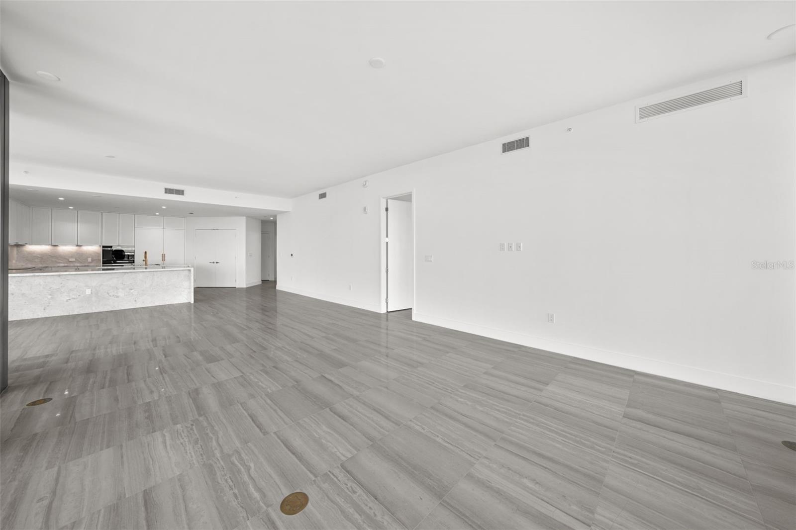 Image 14 of 56 For 2912 Santiago Street 2004