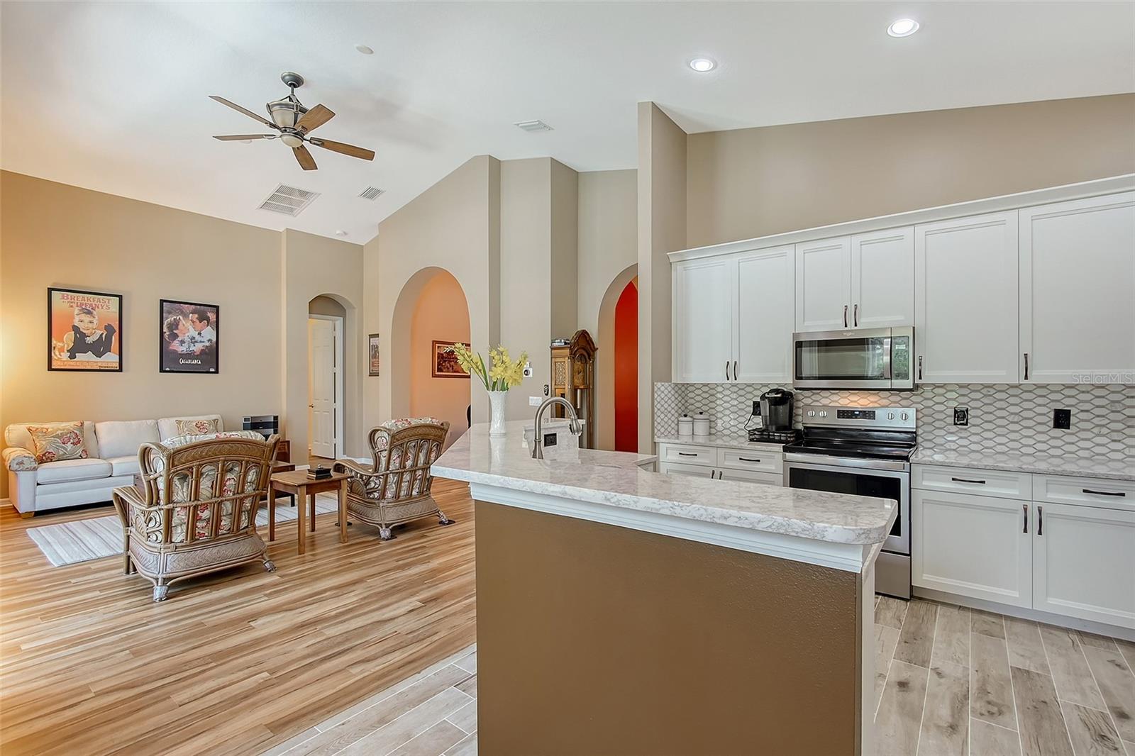 Image 11 of 52 For 6605 38th Lane E
