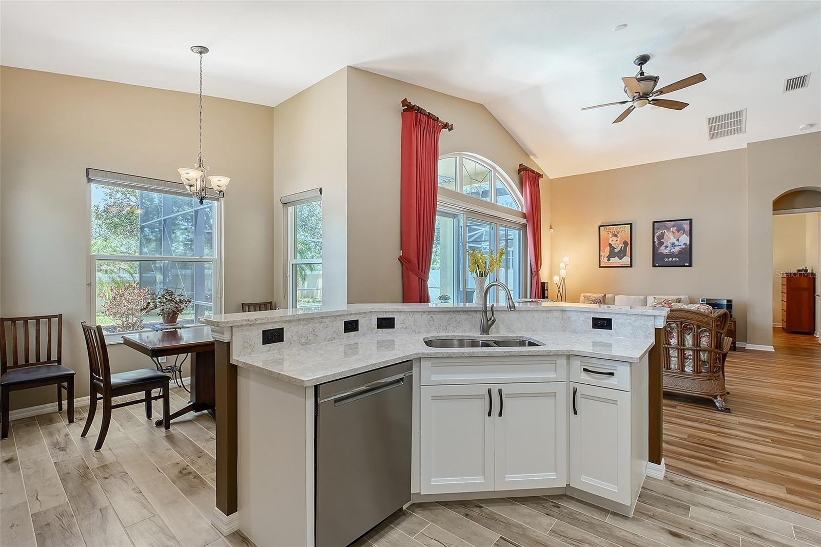 Image 12 of 52 For 6605 38th Lane E