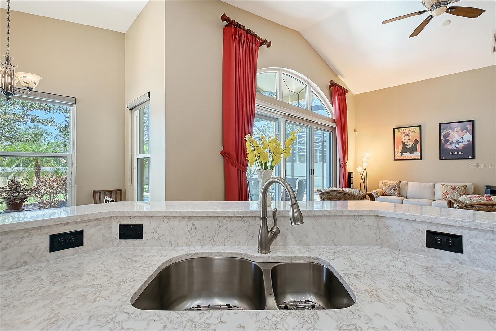Image 13 of 52 For 6605 38th Lane E