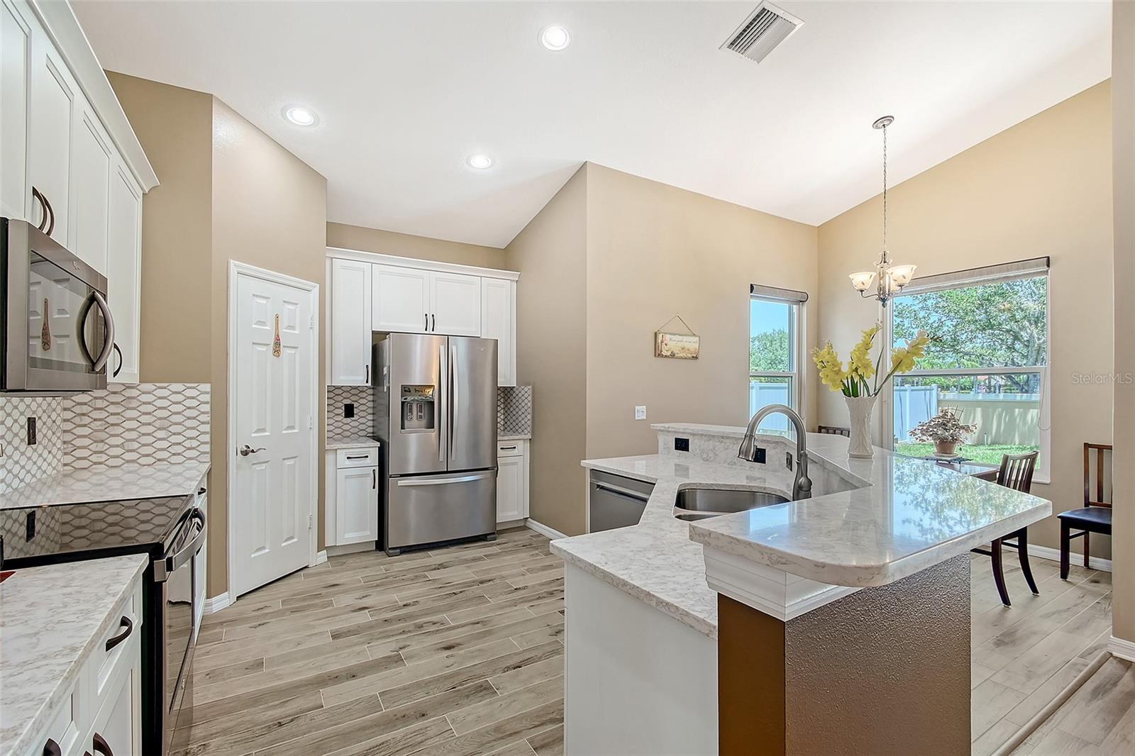 Image 15 of 52 For 6605 38th Lane E