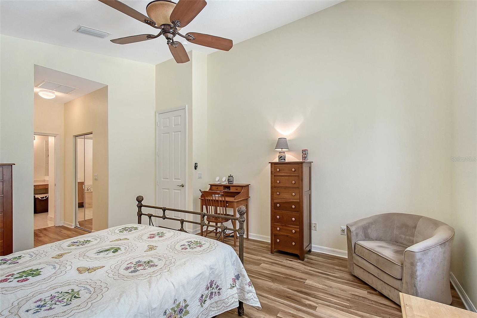 Image 22 of 52 For 6605 38th Lane E