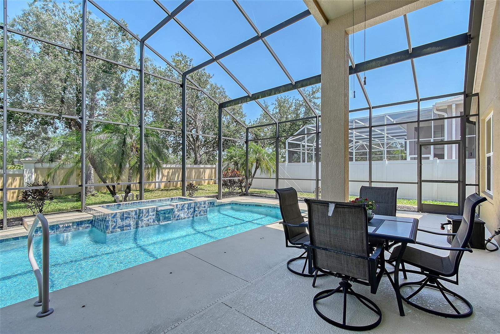 Image 33 of 52 For 6605 38th Lane E