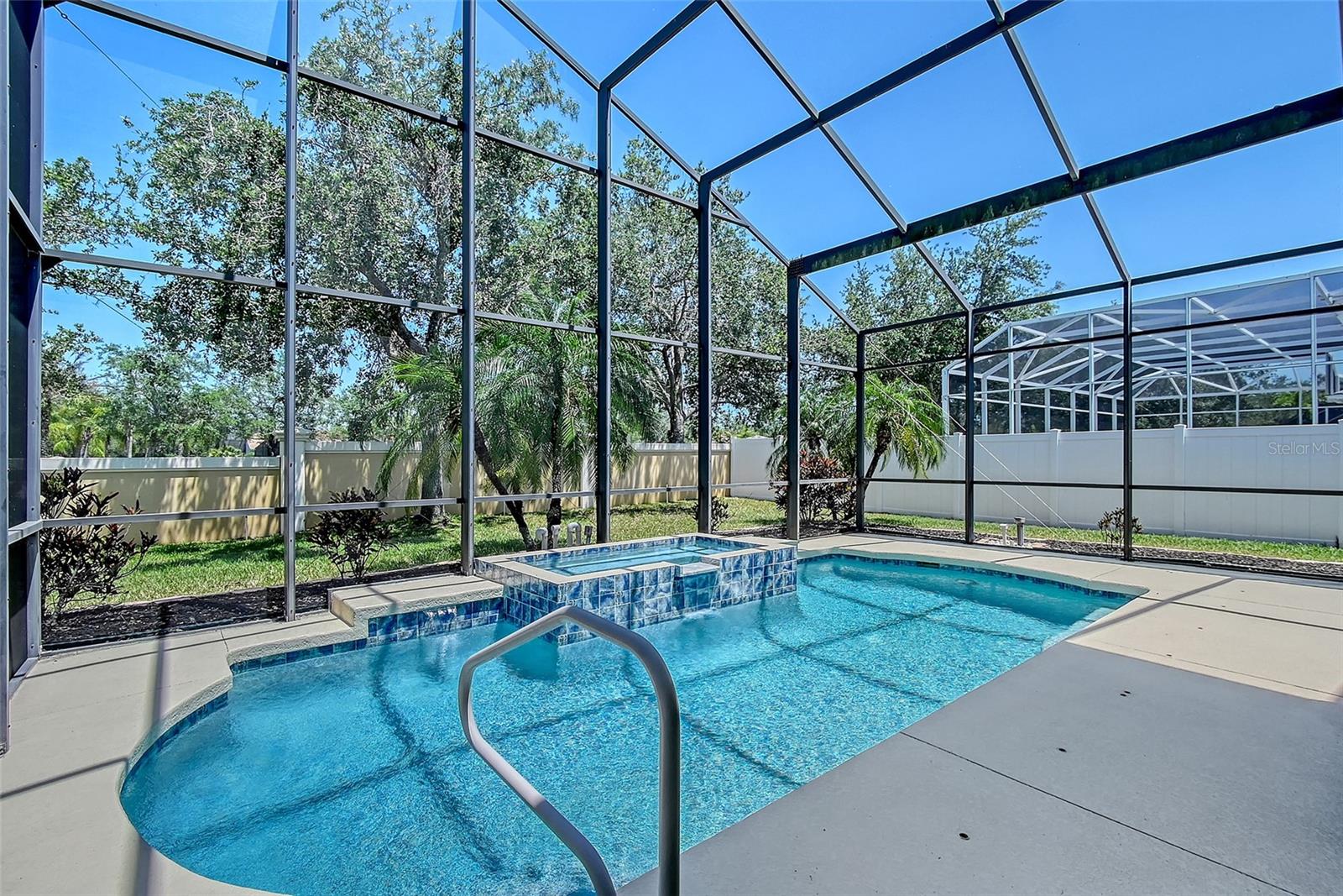 Image 34 of 52 For 6605 38th Lane E