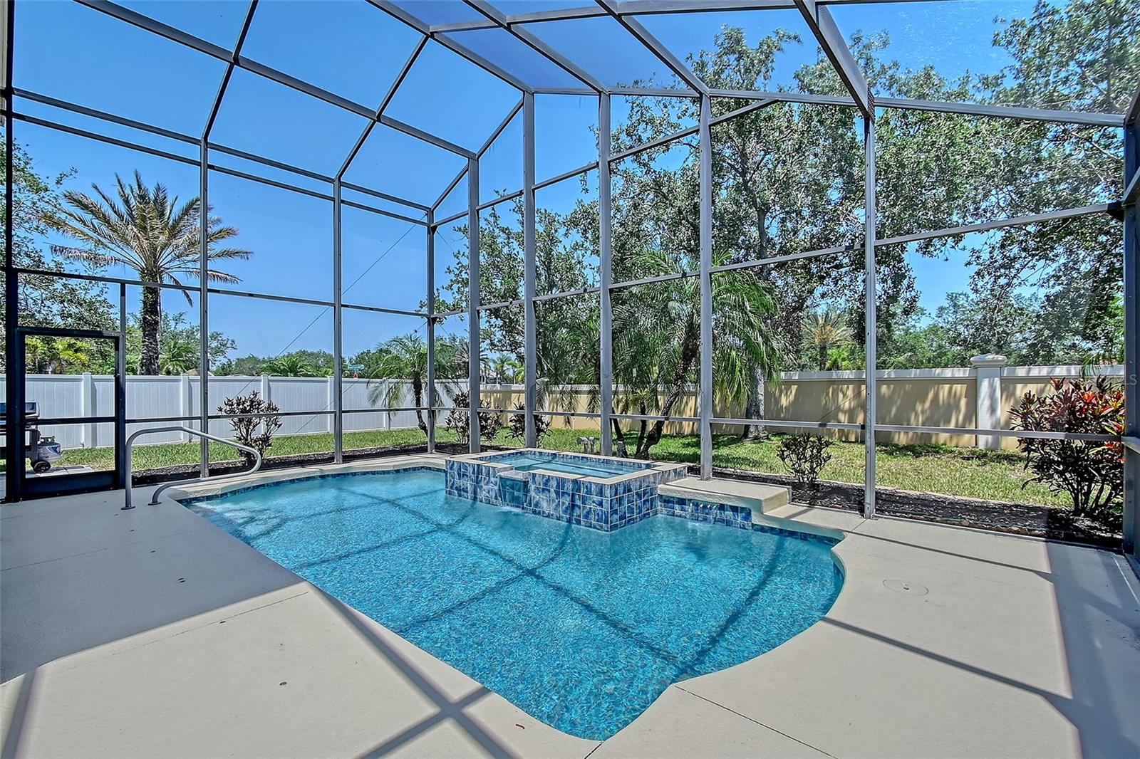 Image 35 of 52 For 6605 38th Lane E