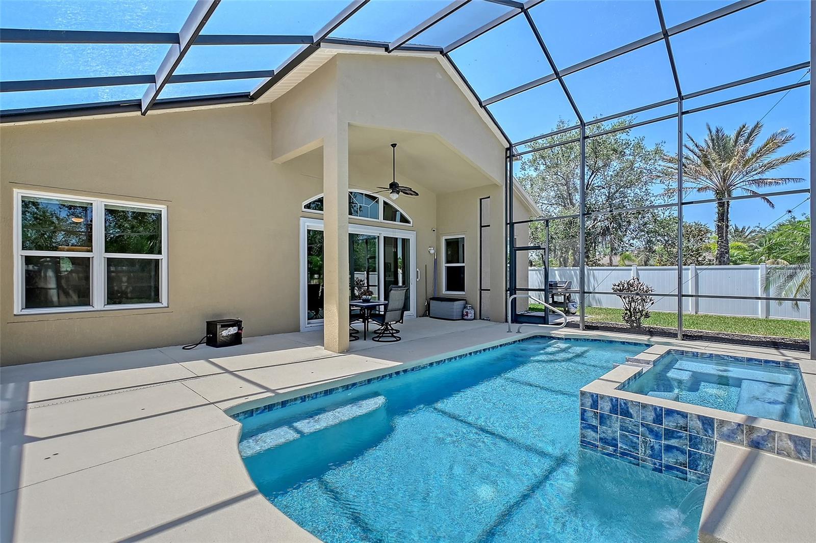 Image 38 of 52 For 6605 38th Lane E
