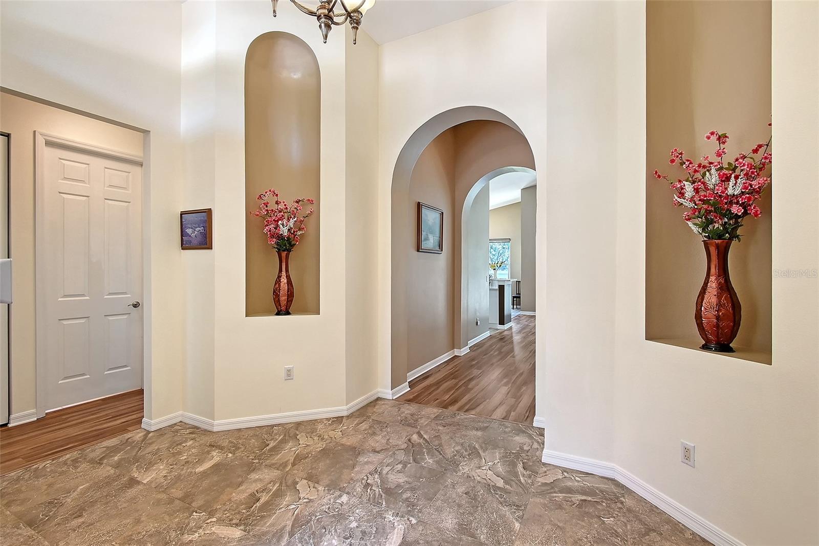 Image 6 of 52 For 6605 38th Lane E