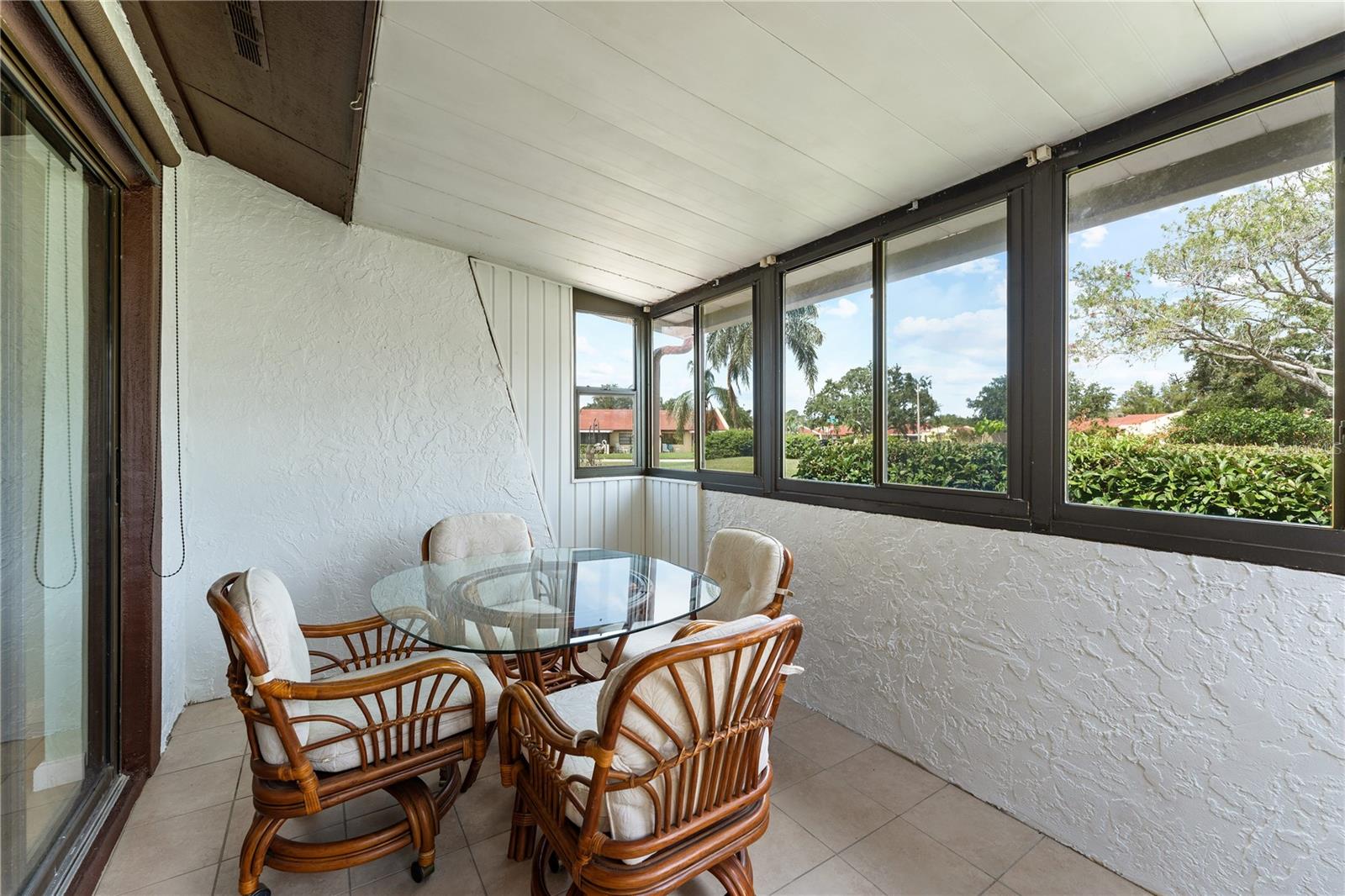 Image 15 of 32 For 5709 13th Avenue W