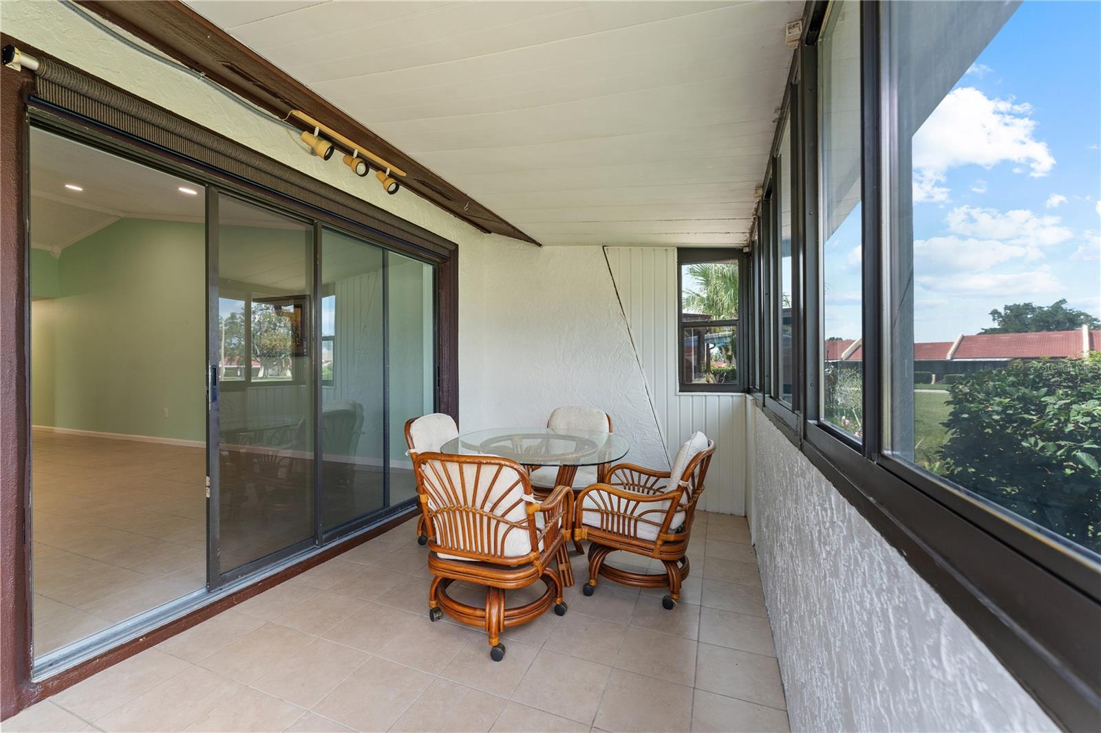 Image 17 of 32 For 5709 13th Avenue W