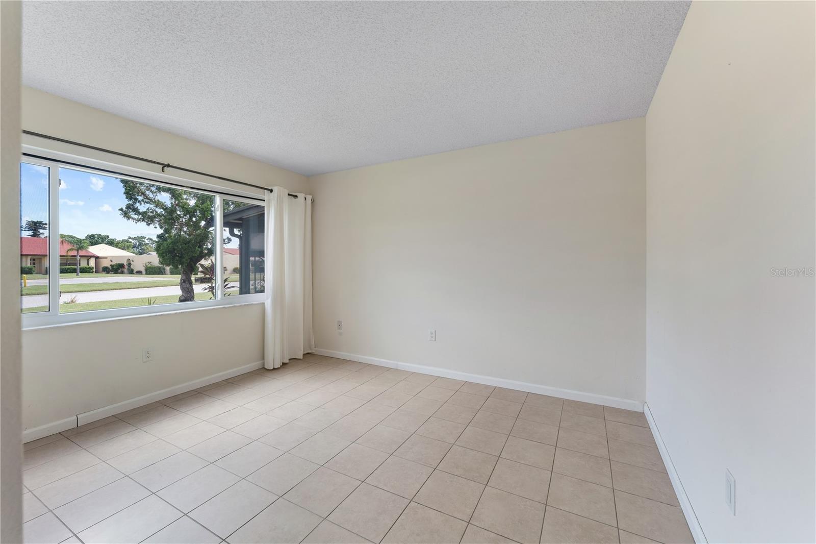 Image 8 of 32 For 5709 13th Avenue W