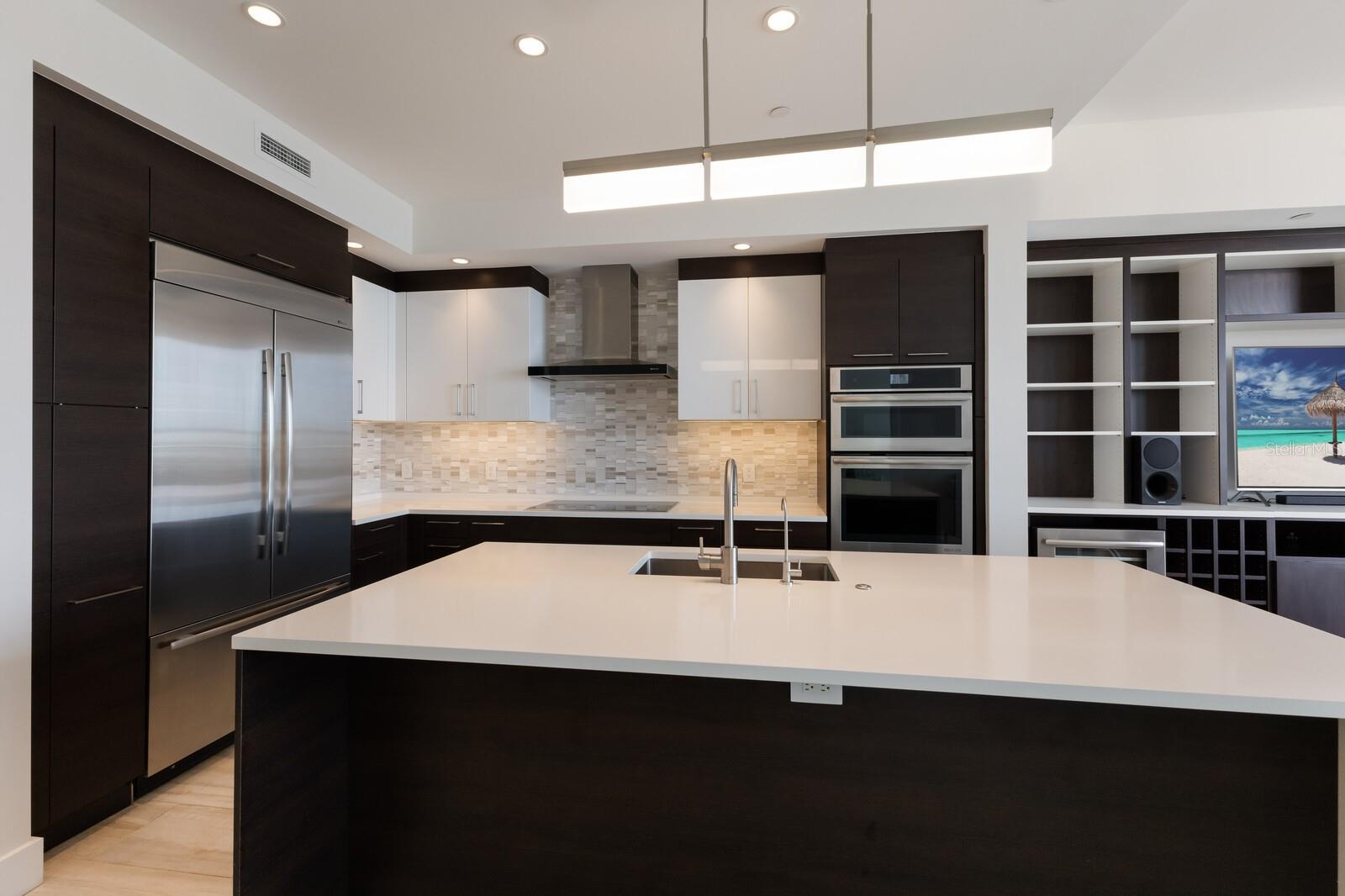 Image 11 of 47 For 1155 Gulfstream Avenue 406