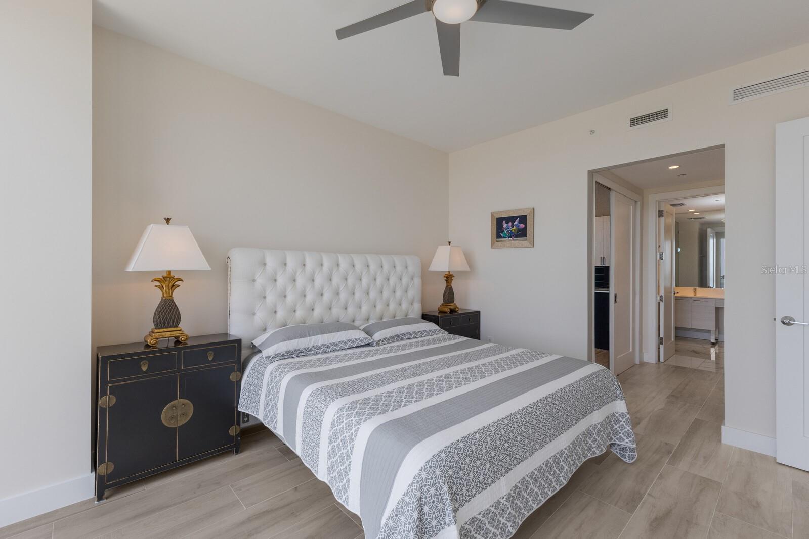 Image 17 of 47 For 1155 Gulfstream Avenue 406