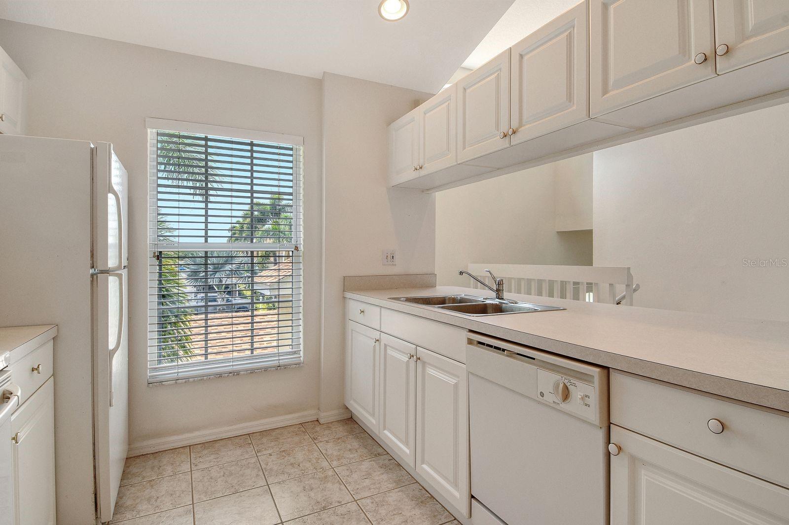 Image 17 of 60 For 8315 Glenrose Way 1421