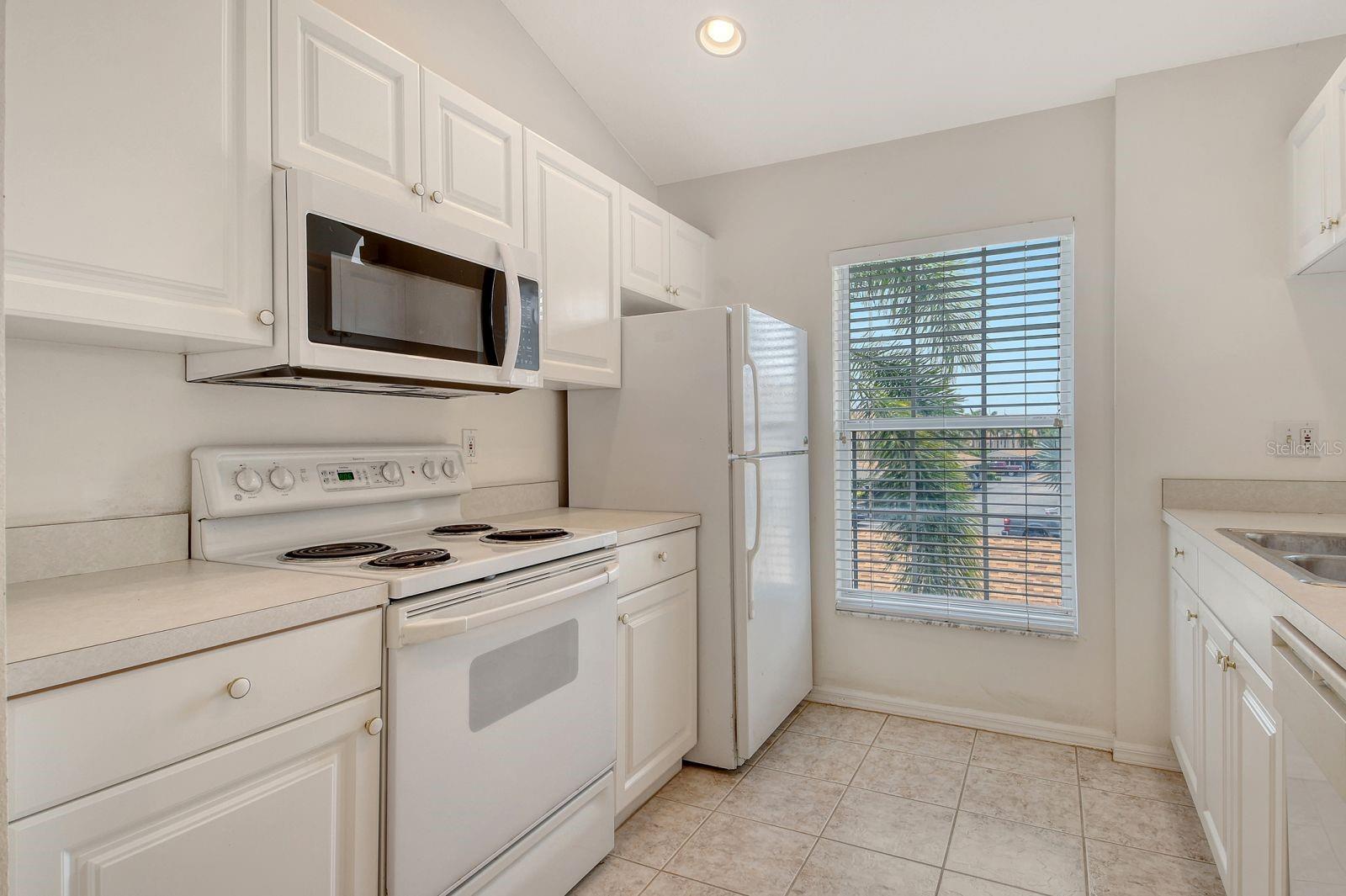Image 18 of 60 For 8315 Glenrose Way 1421