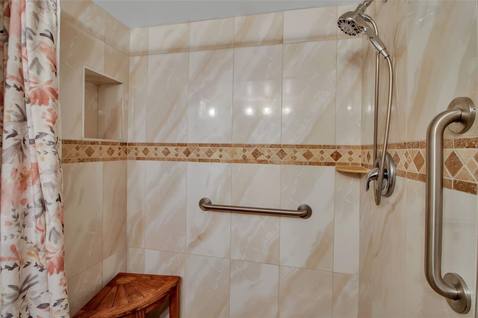 Image 32 of 54 For 10423 Waterbird Way 10423