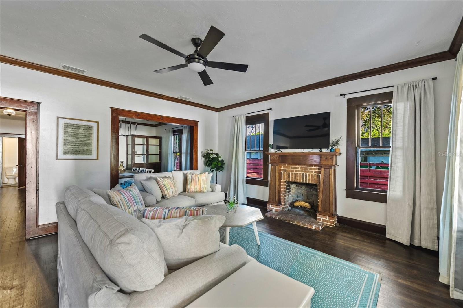 Image 3 of 40 For 720 37th Street W
