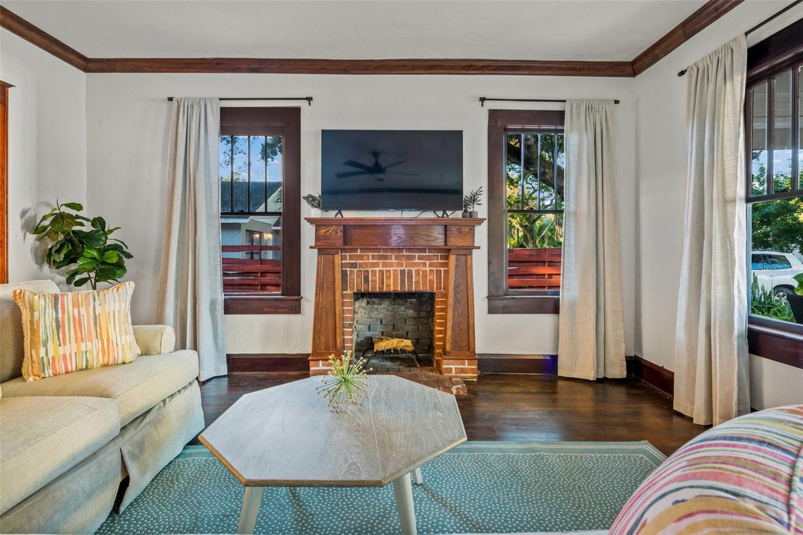 Image 4 of 40 For 720 37th Street W