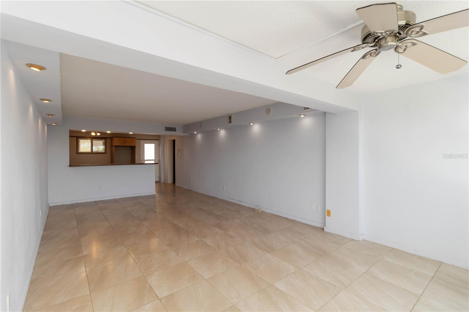 Image 10 of 24 For 33 Gulfstream Avenue 502