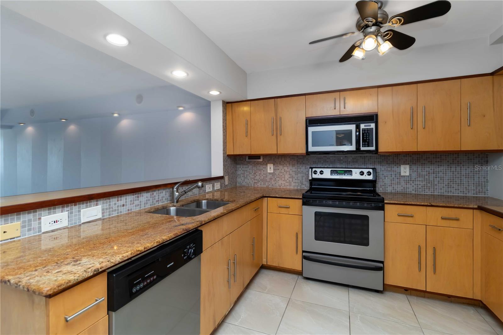Image 4 of 24 For 33 Gulfstream Avenue 502