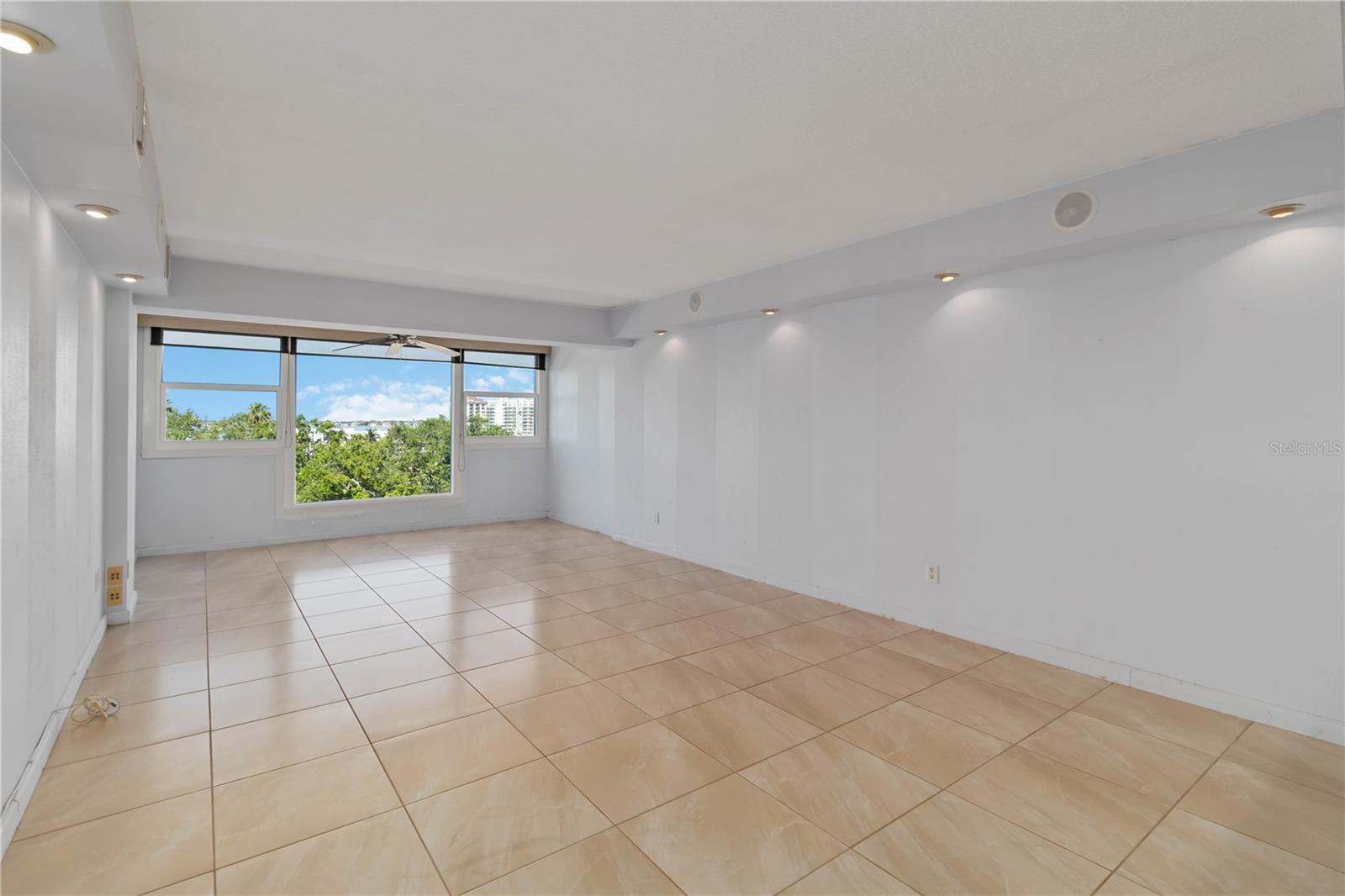 Image 7 of 24 For 33 Gulfstream Avenue 502