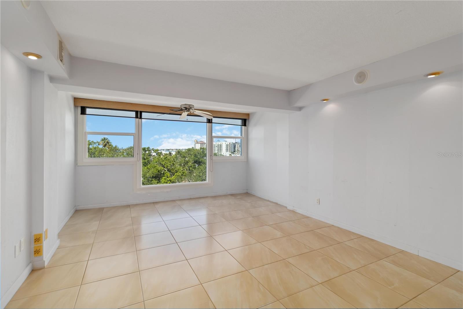 Image 8 of 24 For 33 Gulfstream Avenue 502