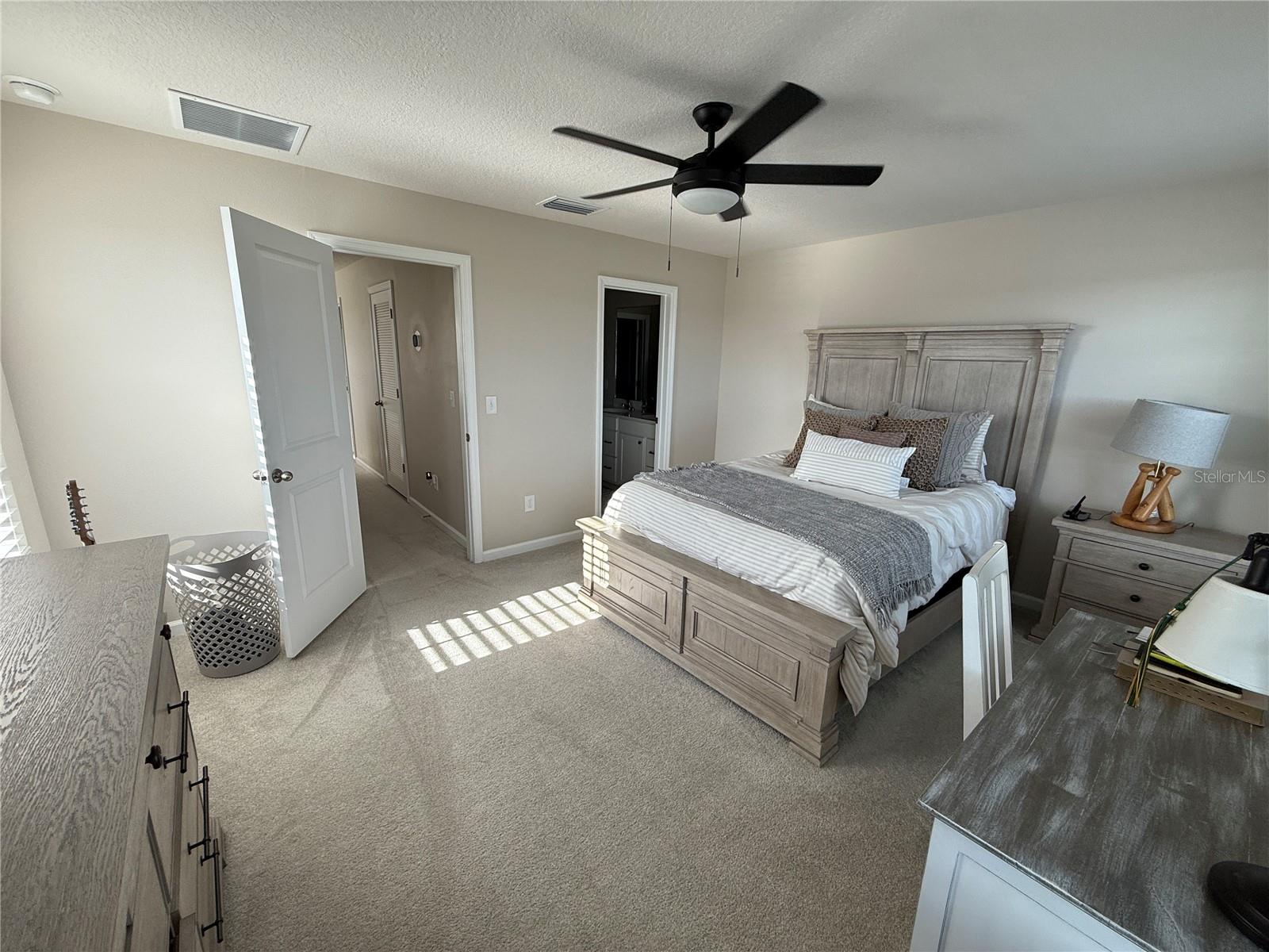 Listing photo id 8 for 14236 Crimson Avenue