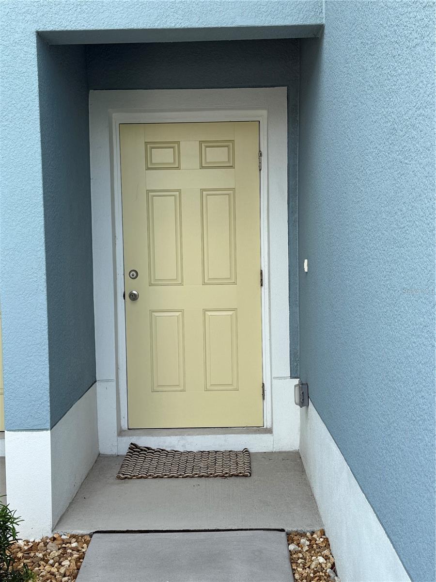 Listing photo id 0 for 14236 Crimson Avenue
