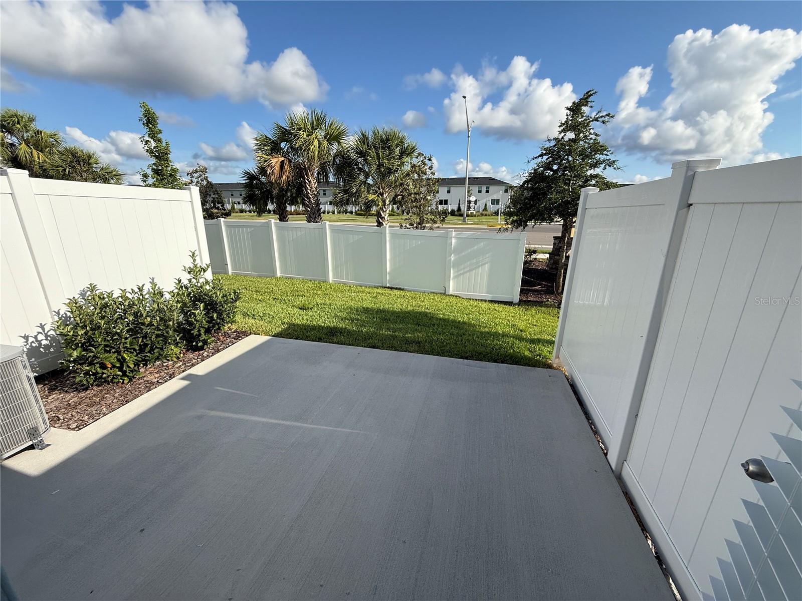 Listing photo id 18 for 14236 Crimson Avenue