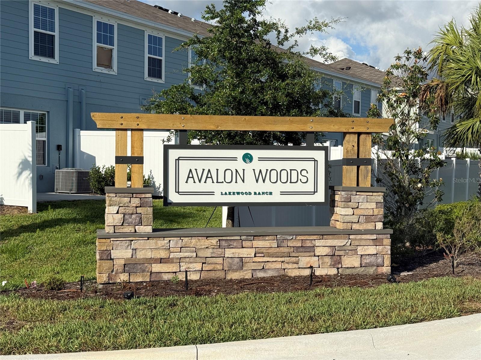 Listing photo id 19 for 14236 Crimson Avenue