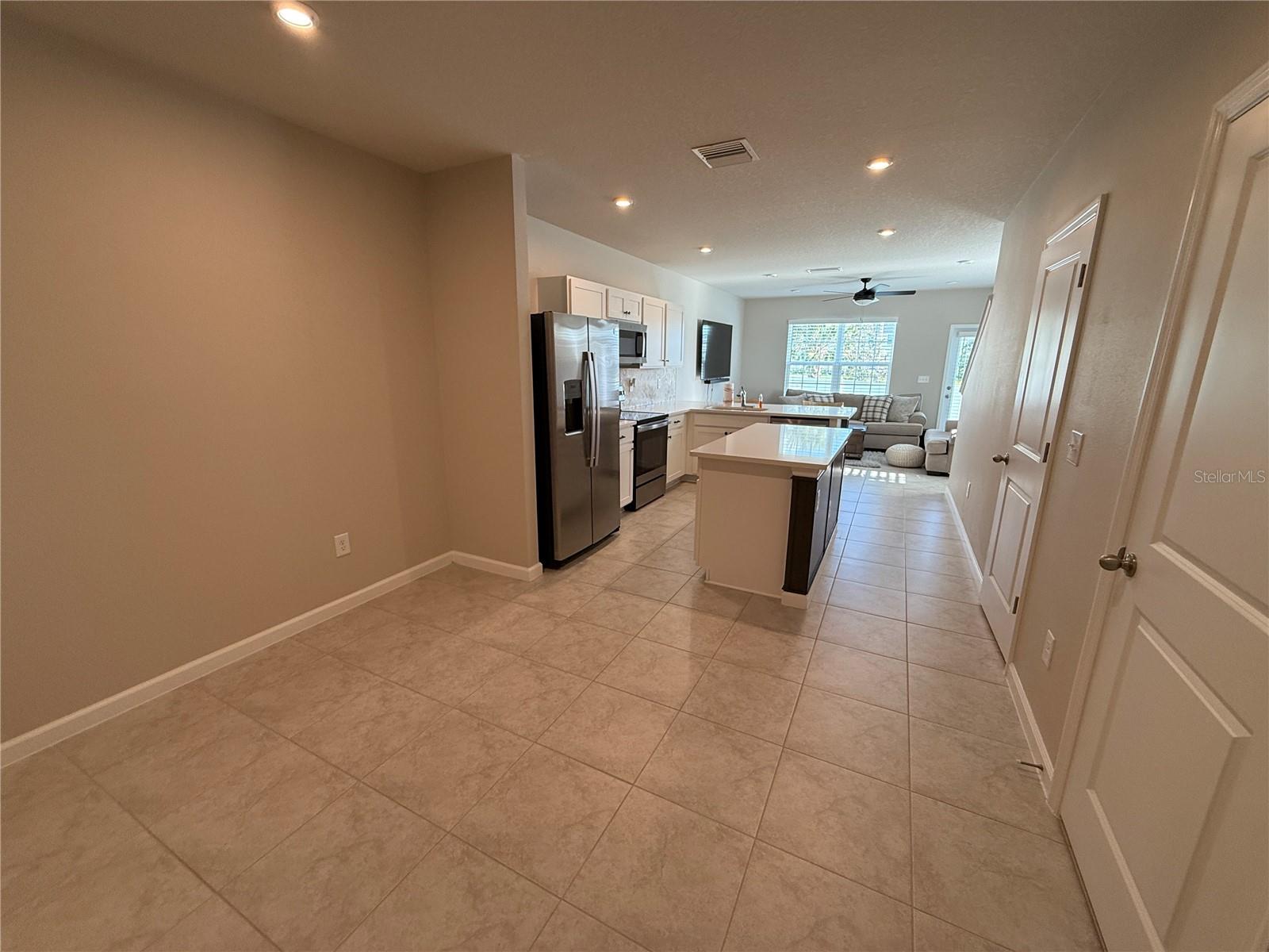 Listing photo id 1 for 14236 Crimson Avenue