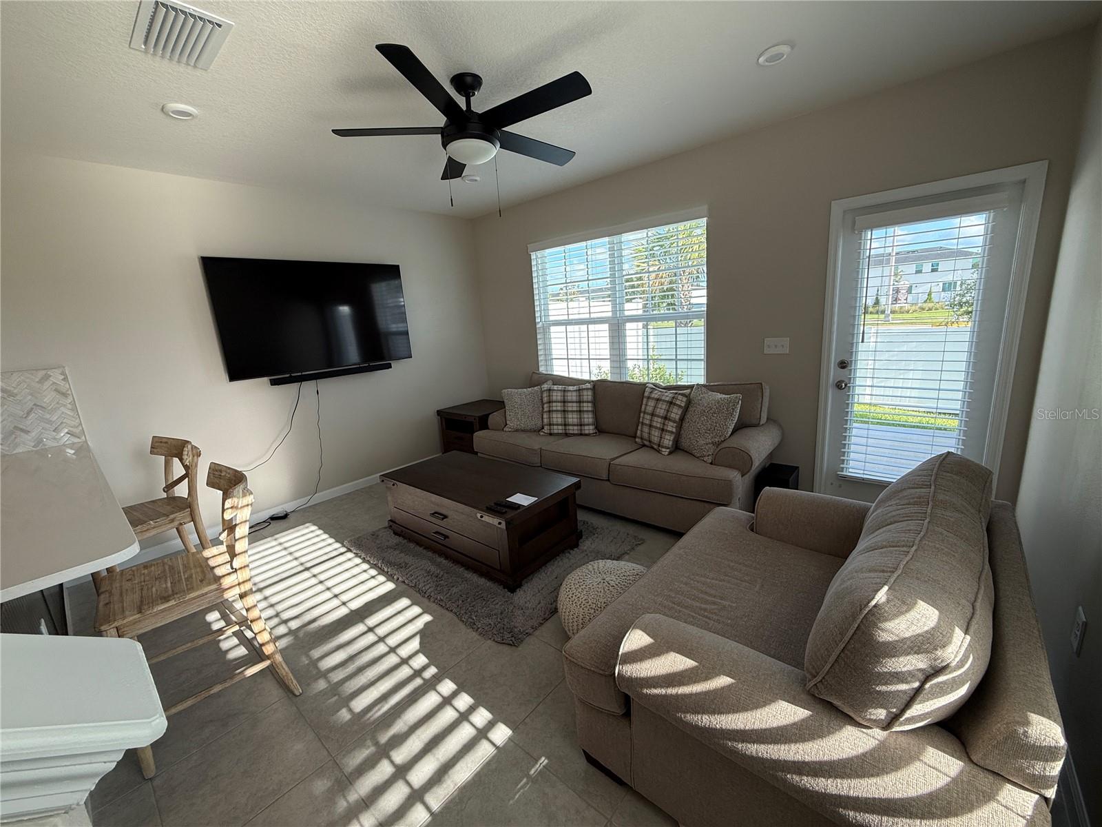 Listing photo id 4 for 14236 Crimson Avenue