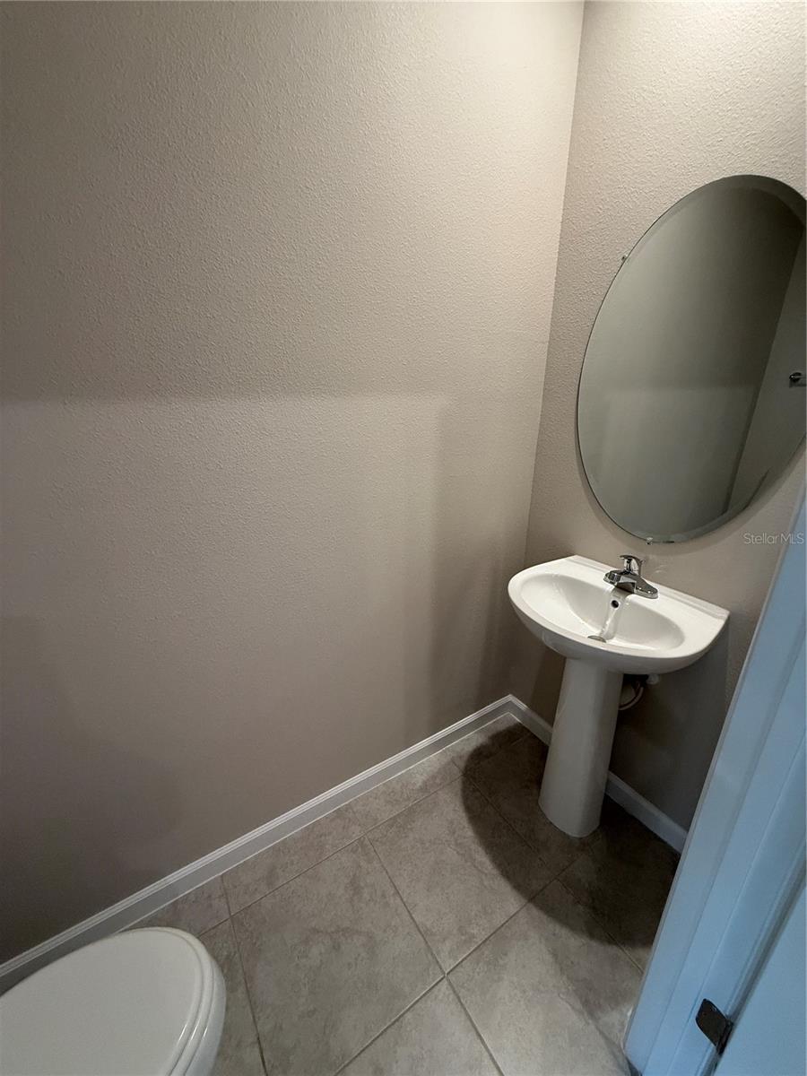 Listing photo id 5 for 14236 Crimson Avenue