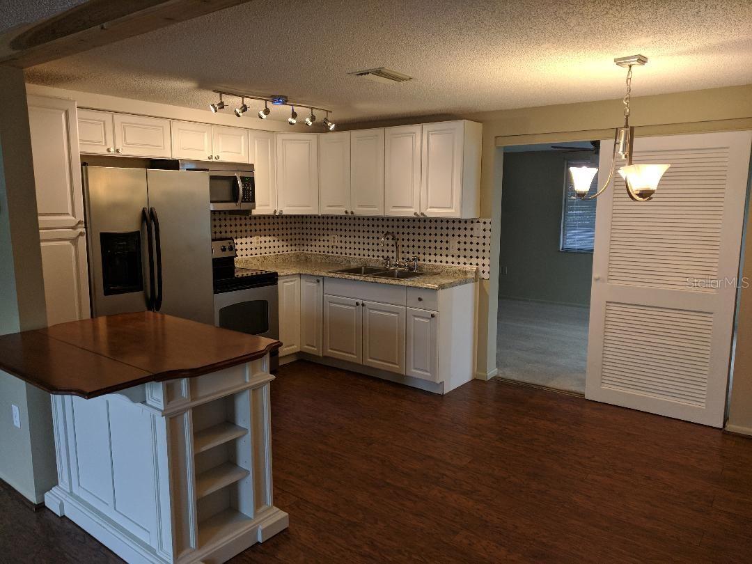 Image 2 of 6 For 4833 Dogwood Street